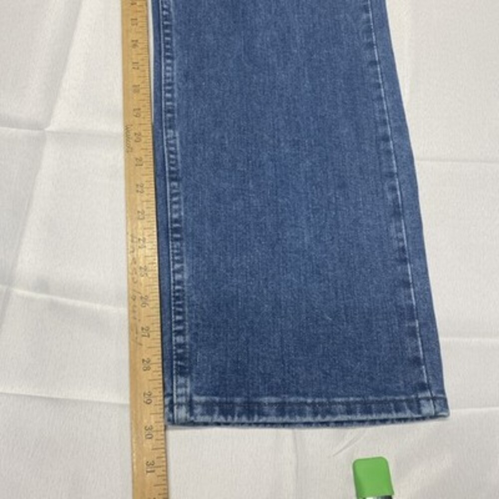 NWT Lee Women's Relaxed Fit Blue Jeans! Size 14M Denim! Brand new! - Picture 4 of 7
